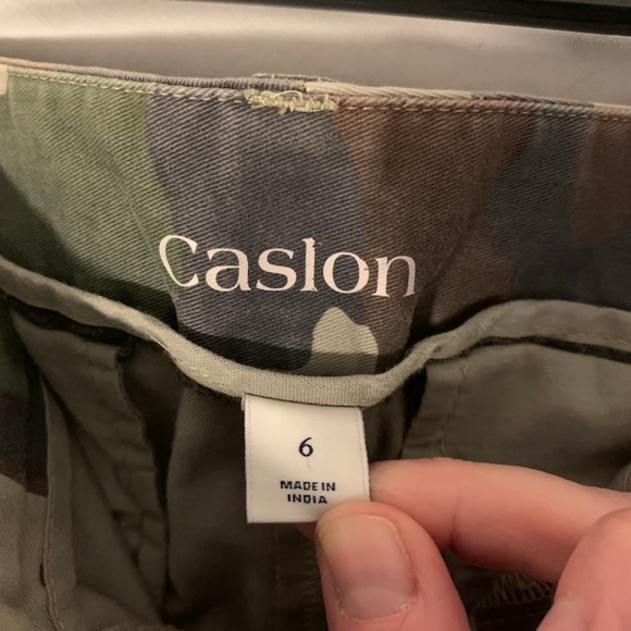 Caslon Chinos in Camo size 6 - Picture 3 of 5